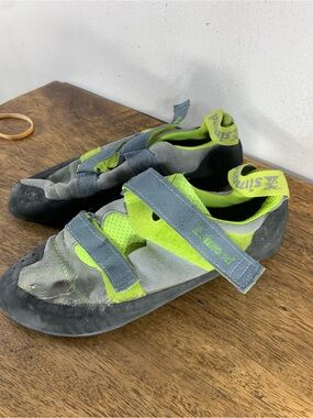 Simond climbing shoes